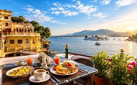 Hotel Devraj Niwas On Lake Pichola